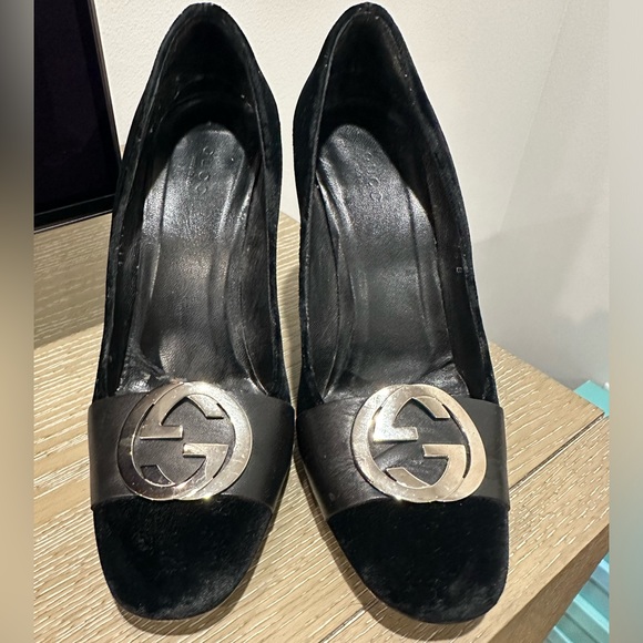 Gucci Vintage Closed Toe Heels - Picture 1 of 7